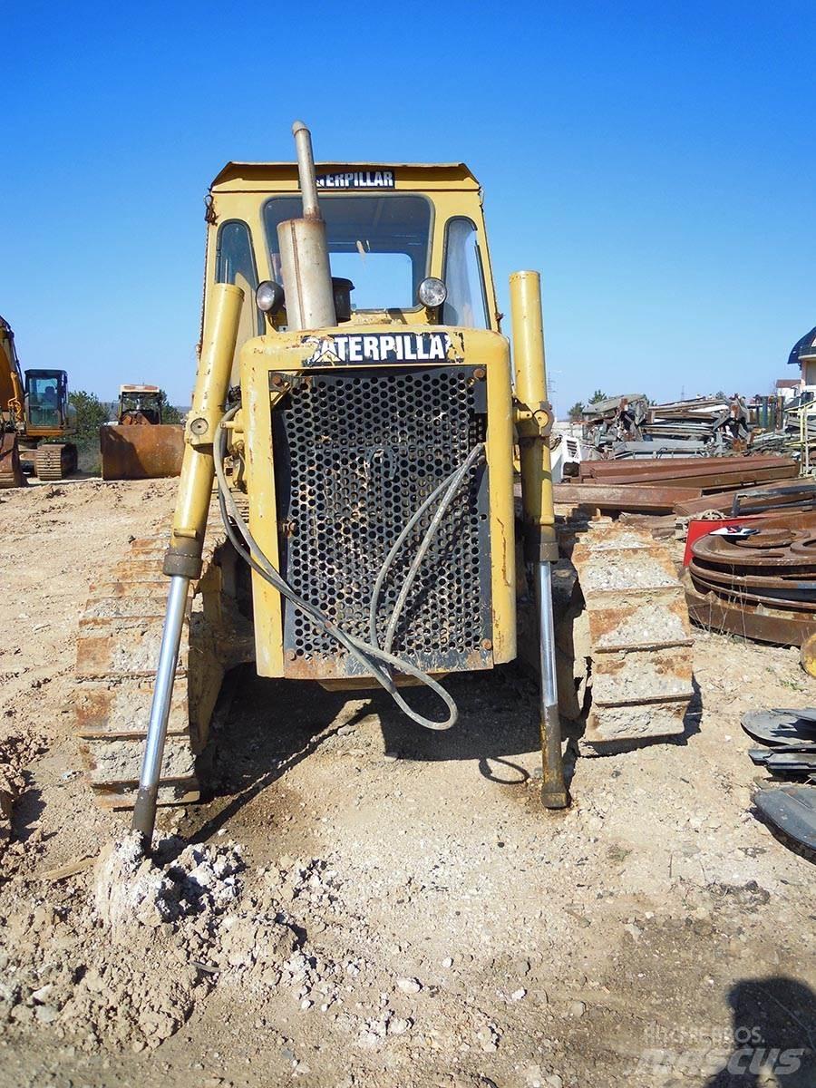 CAT D5B Kāpurķēžu buldozeri