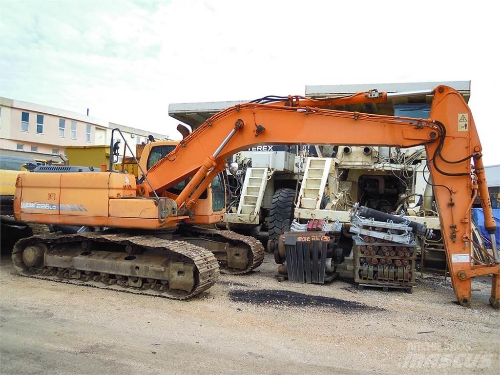 Doosan DX225LC Kāpurķēžu ekskavatori