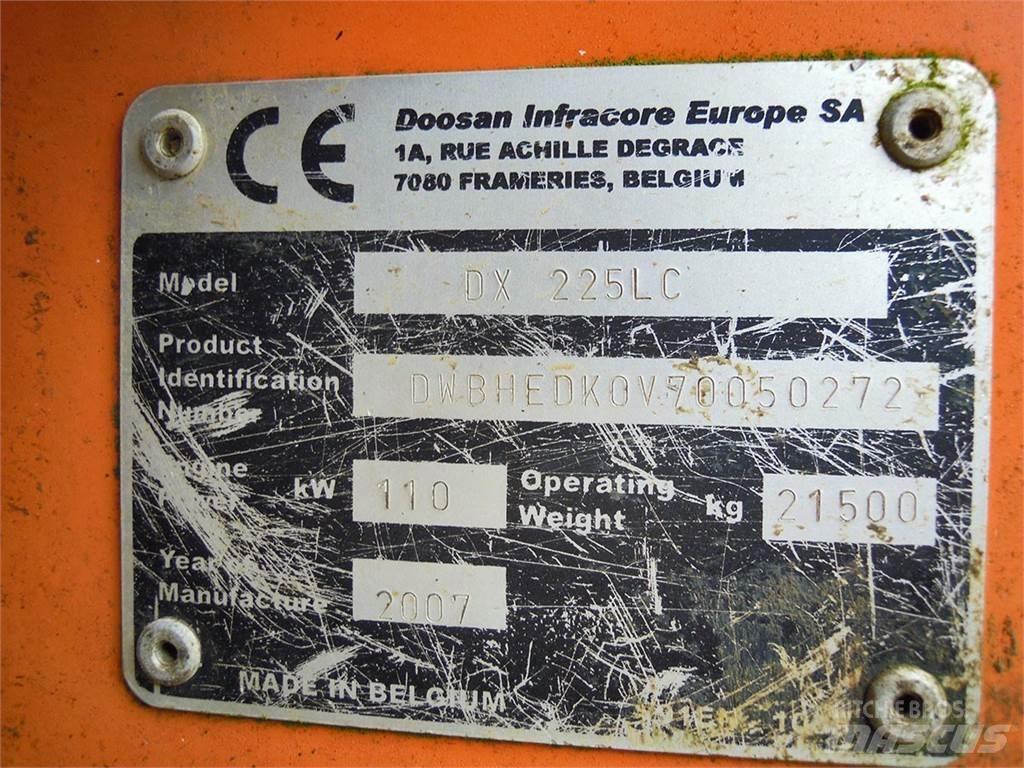 Doosan DX225LC Kāpurķēžu ekskavatori