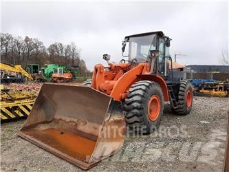 Hitachi ZW220 Iekrāvēji uz riteņiem
