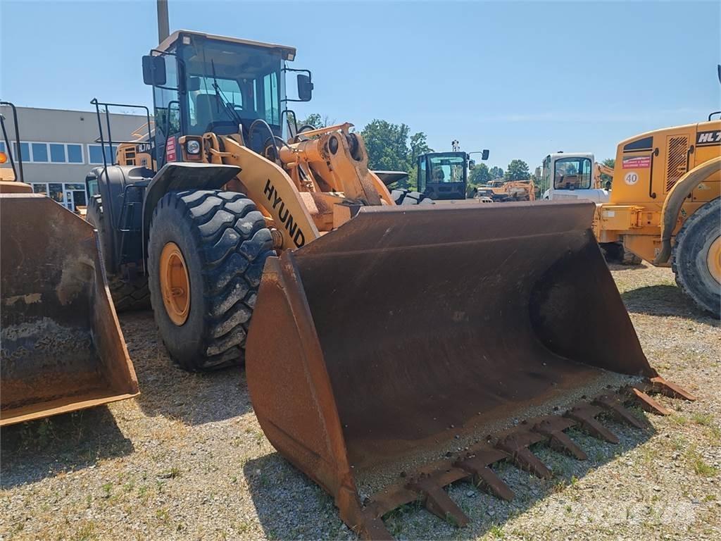 Hyundai HL770-9A Iekrāvēji uz riteņiem