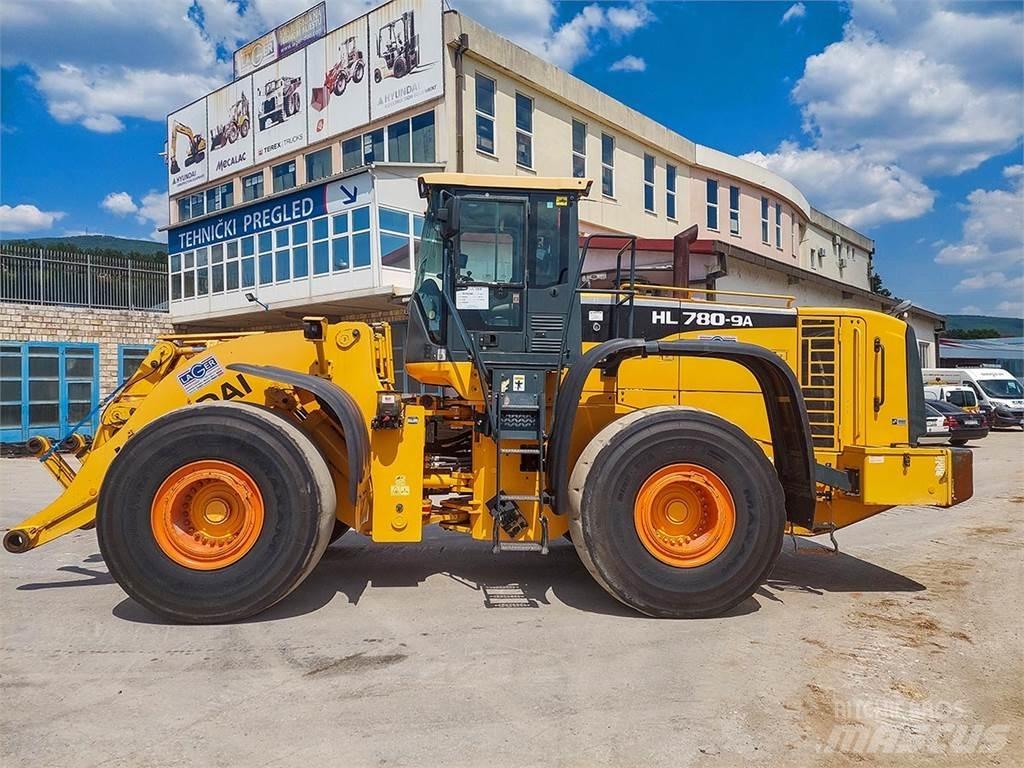 Hyundai HL780-9A Iekrāvēji uz riteņiem