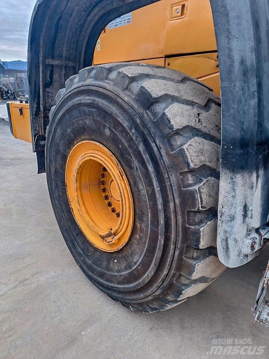 Hyundai HL780-9A Iekrāvēji uz riteņiem