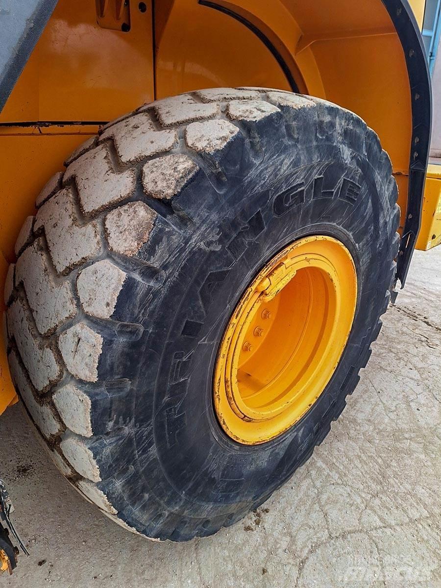 Hyundai HL960 Iekrāvēji uz riteņiem