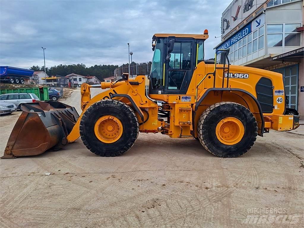 Hyundai HL960 Iekrāvēji uz riteņiem