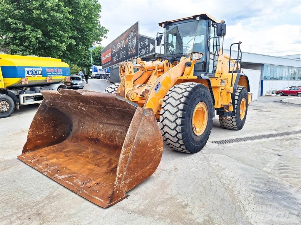 Hyundai HL960 Iekrāvēji uz riteņiem