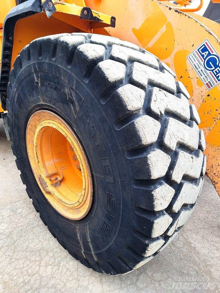 Hyundai HL960 Iekrāvēji uz riteņiem