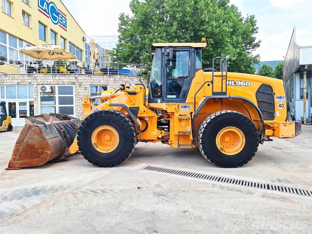 Hyundai HL960 Iekrāvēji uz riteņiem