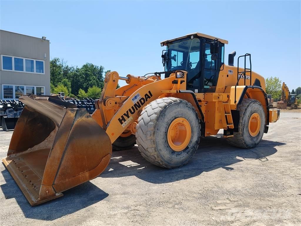 Hyundai HL970 Iekrāvēji uz riteņiem