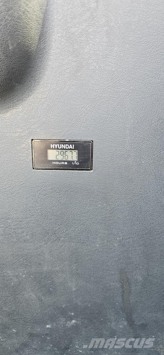 Hyundai R210NLC-9 Kāpurķēžu ekskavatori