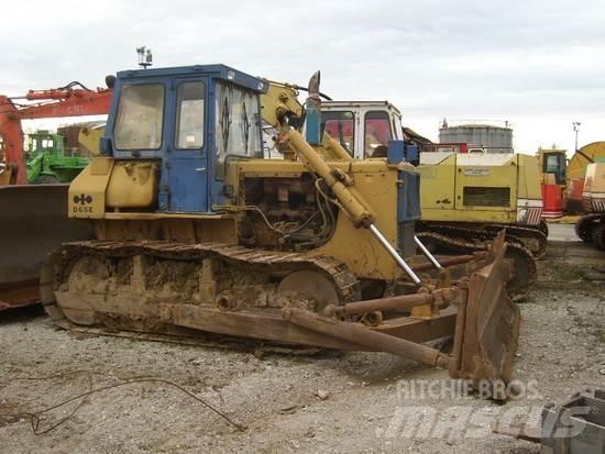 Komatsu D65E-8 Kāpurķēžu buldozeri