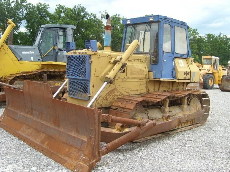 Komatsu D65E-8 Kāpurķēžu buldozeri