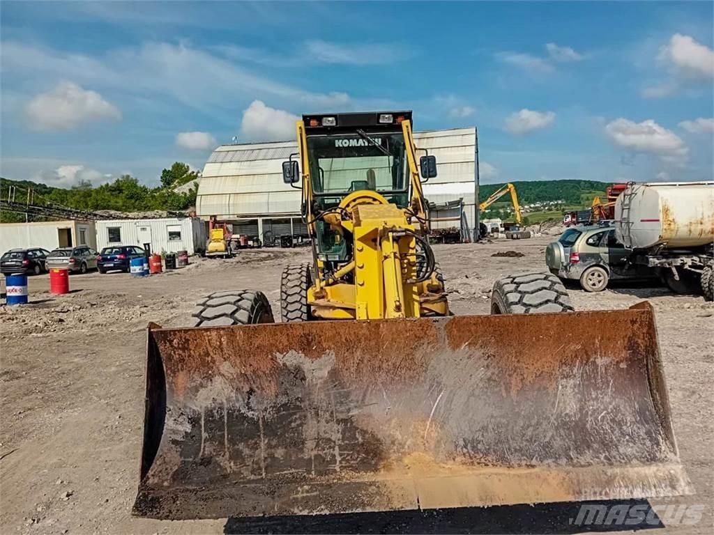 Komatsu GD655-3A Greideri
