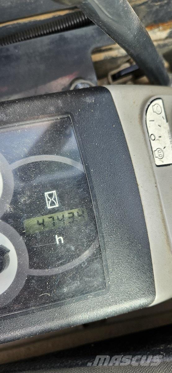 Komatsu PC26MR-3 Mini ekskavatori < 7 t