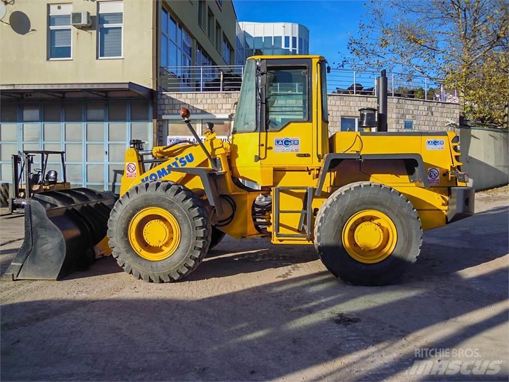 Komatsu WA270 Iekrāvēji uz riteņiem