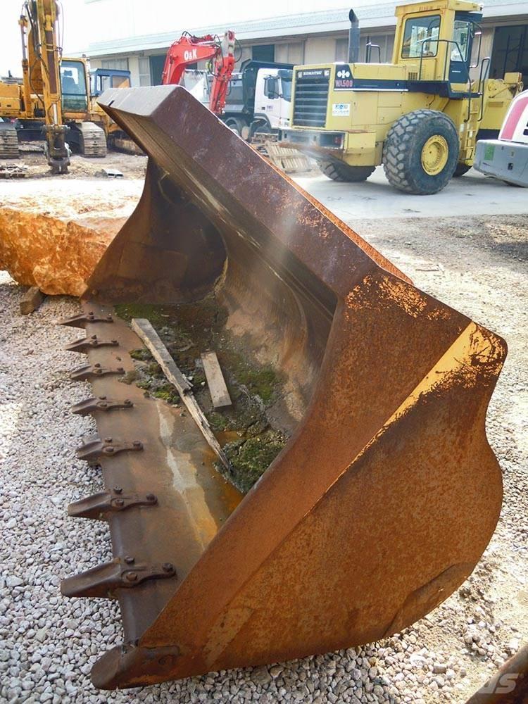 Komatsu WA500-1 Iekrāvēji uz riteņiem