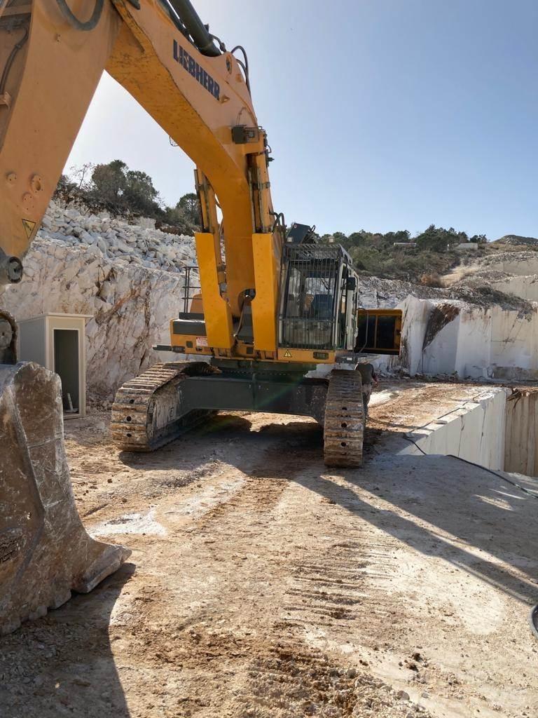 Liebherr 974 C HDSL Kāpurķēžu ekskavatori