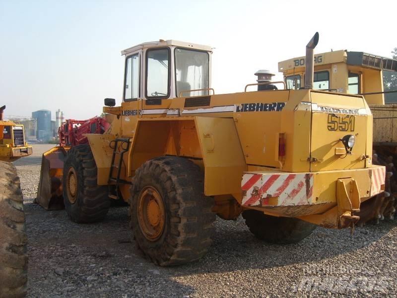 Liebherr L 551 Iekrāvēji uz riteņiem