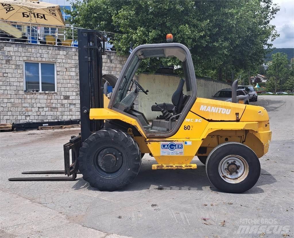 Manitou MC 30 Tehnika ar dīzeļa dzinēju