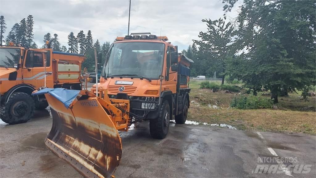 Mercedes-Benz Unimog U400 Pilsētas atkritumvedēji