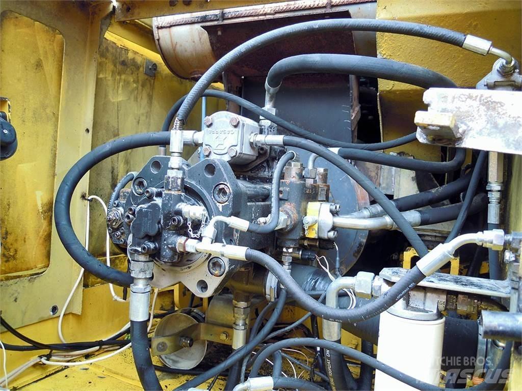 New Holland E305 Kāpurķēžu ekskavatori