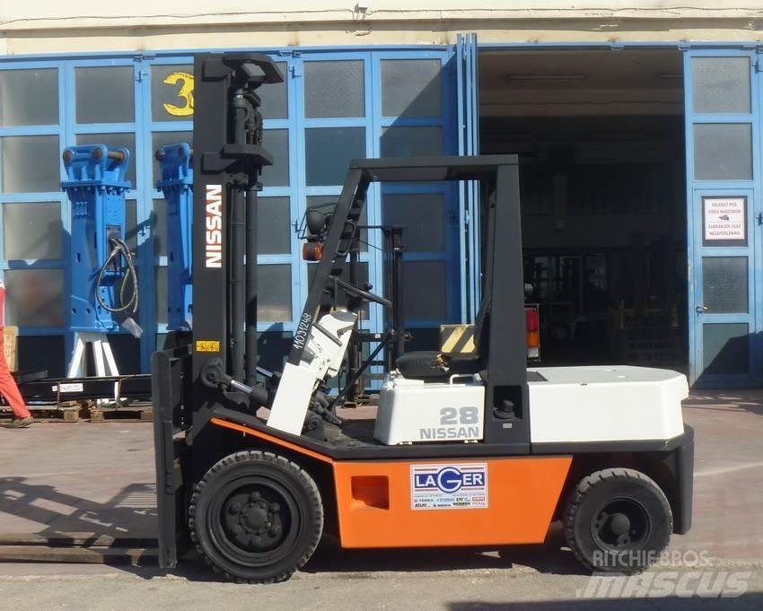 Nissan EGH02 Tehnika ar dīzeļa dzinēju