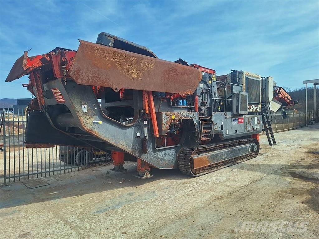 Sandvik QI 240 Mobilie drupinātāji