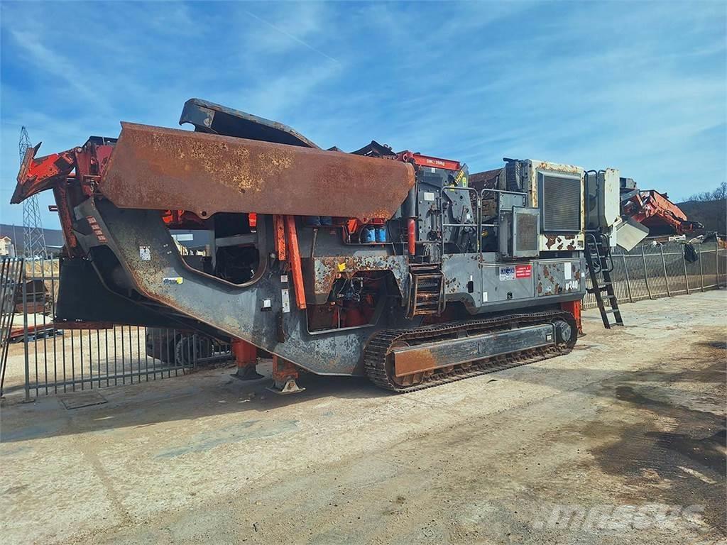 Sandvik QI 240 Mobilie drupinātāji
