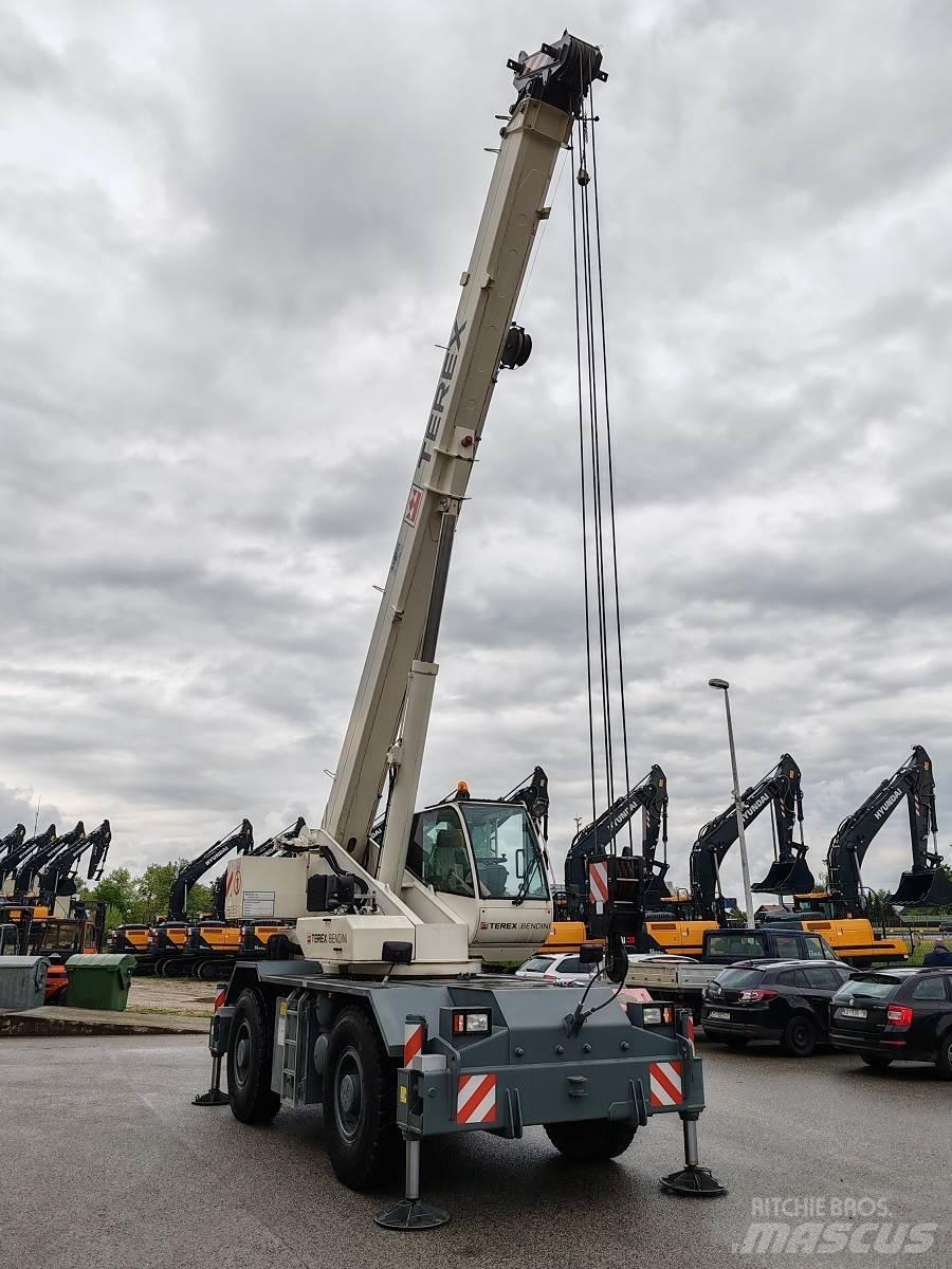Terex RC30 Celtņi nelīdzenām virsmām