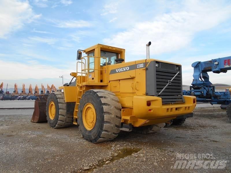Volvo L330D Iekrāvēji uz riteņiem