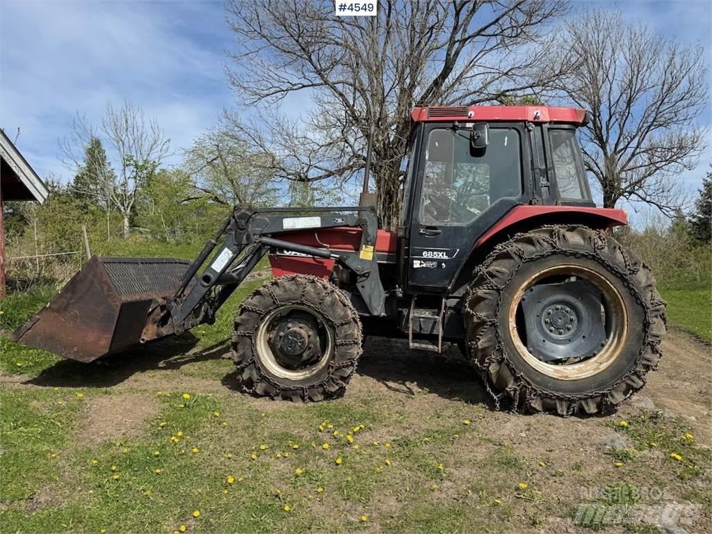 CASE 685 XL Traktori