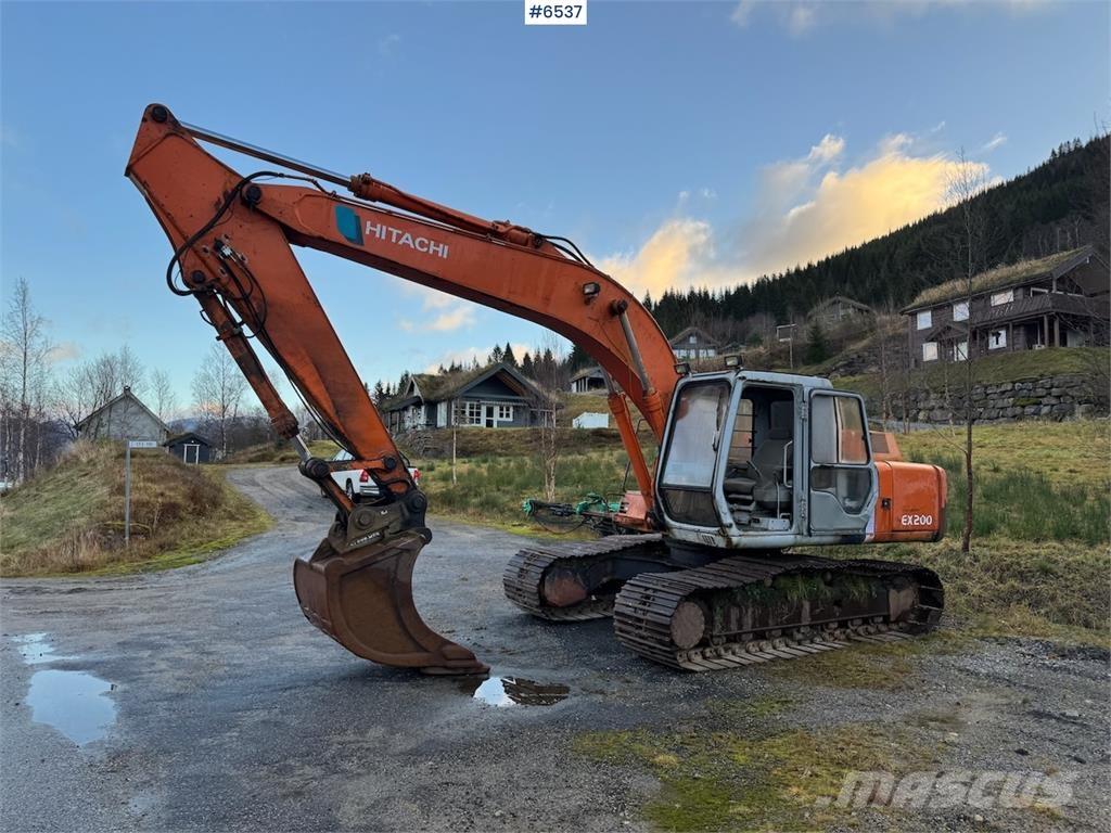 Hitachi EX 200-2. Kāpurķēžu ekskavatori