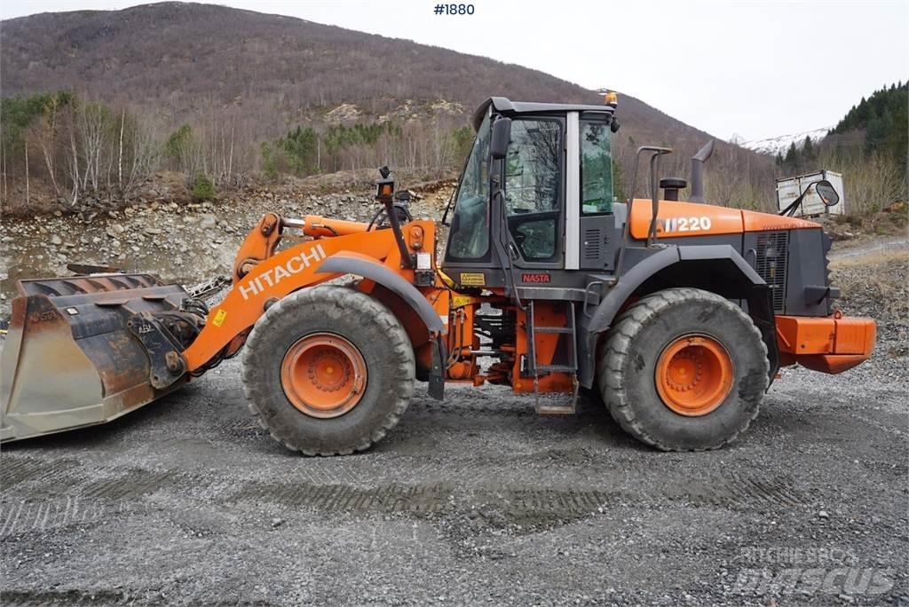 Hitachi ZW220 Iekrāvēji uz riteņiem