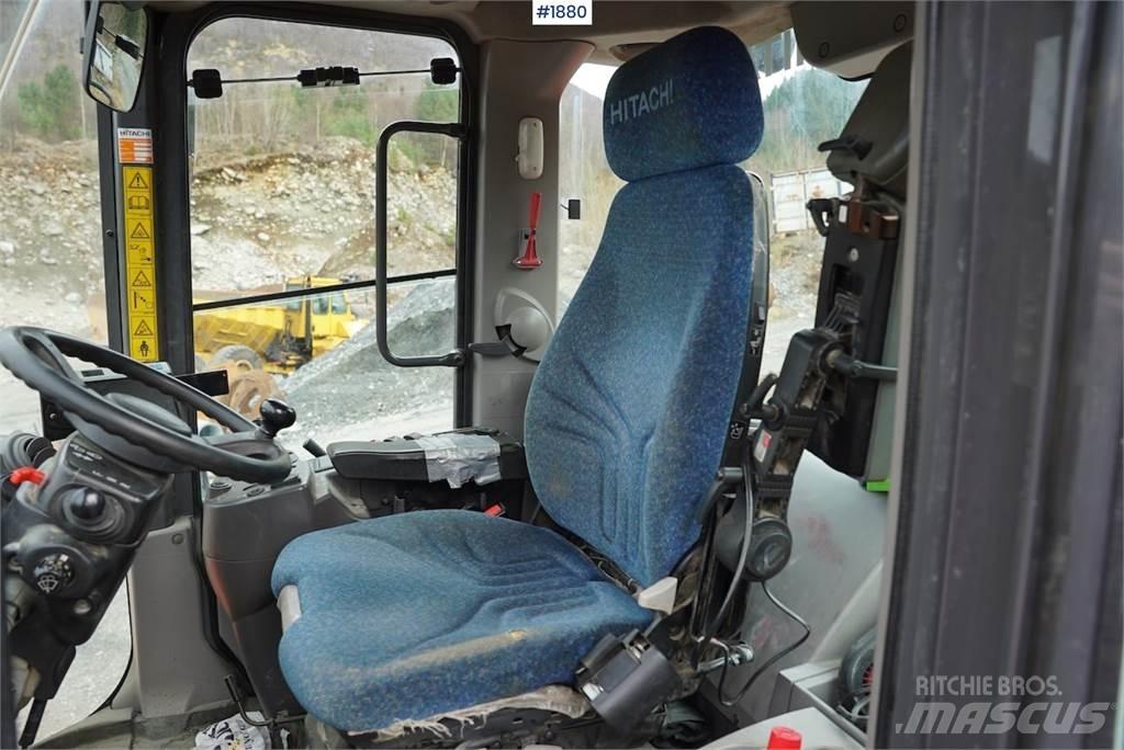 Hitachi ZW220 Iekrāvēji uz riteņiem