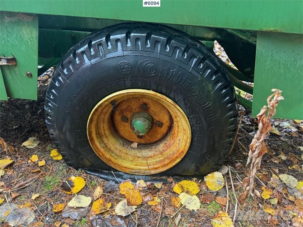 John Deere 332 Cita ražas novākšanas tehnika