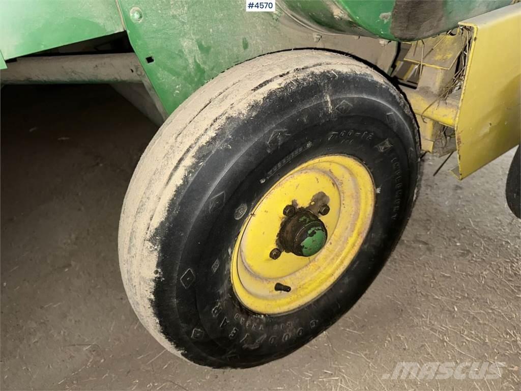 John Deere 332 A Cita ražas novākšanas tehnika