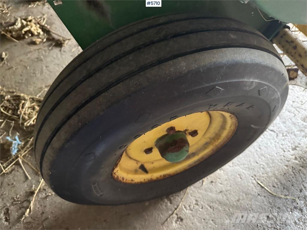 John Deere 336 Cita ražas novākšanas tehnika