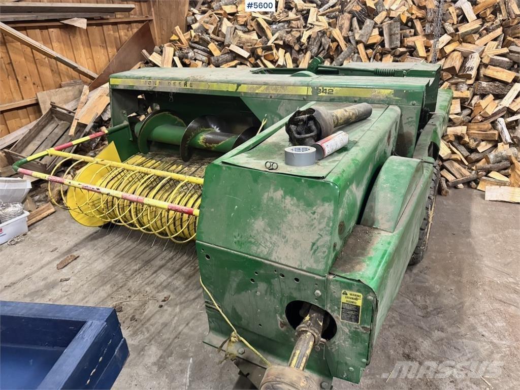 John Deere 342 Cita ražas novākšanas tehnika