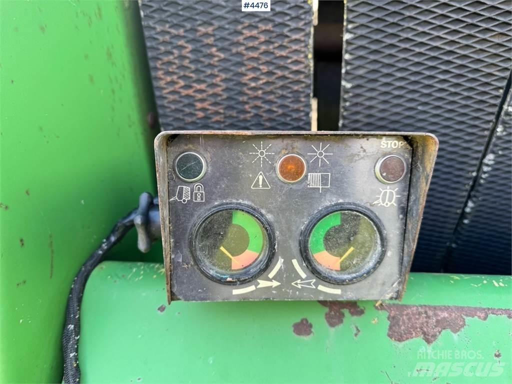John Deere 550 Cits lopbarības novācēju, kombainu aprīkojums