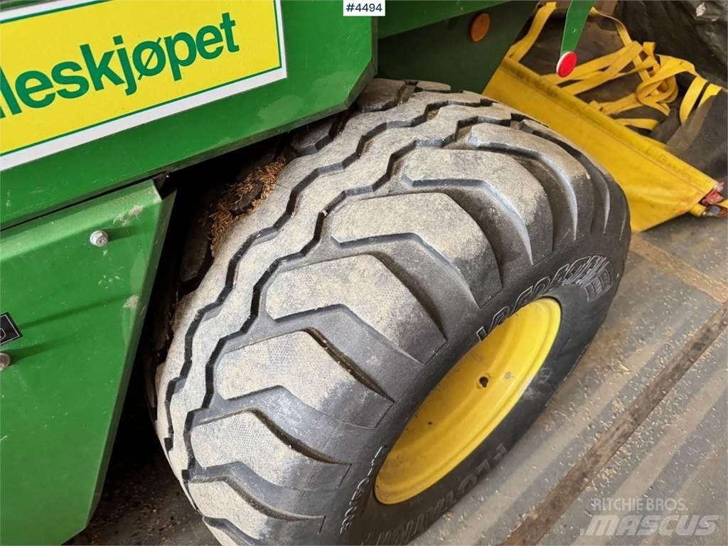 John Deere 578 Cits lopbarības novācēju, kombainu aprīkojums