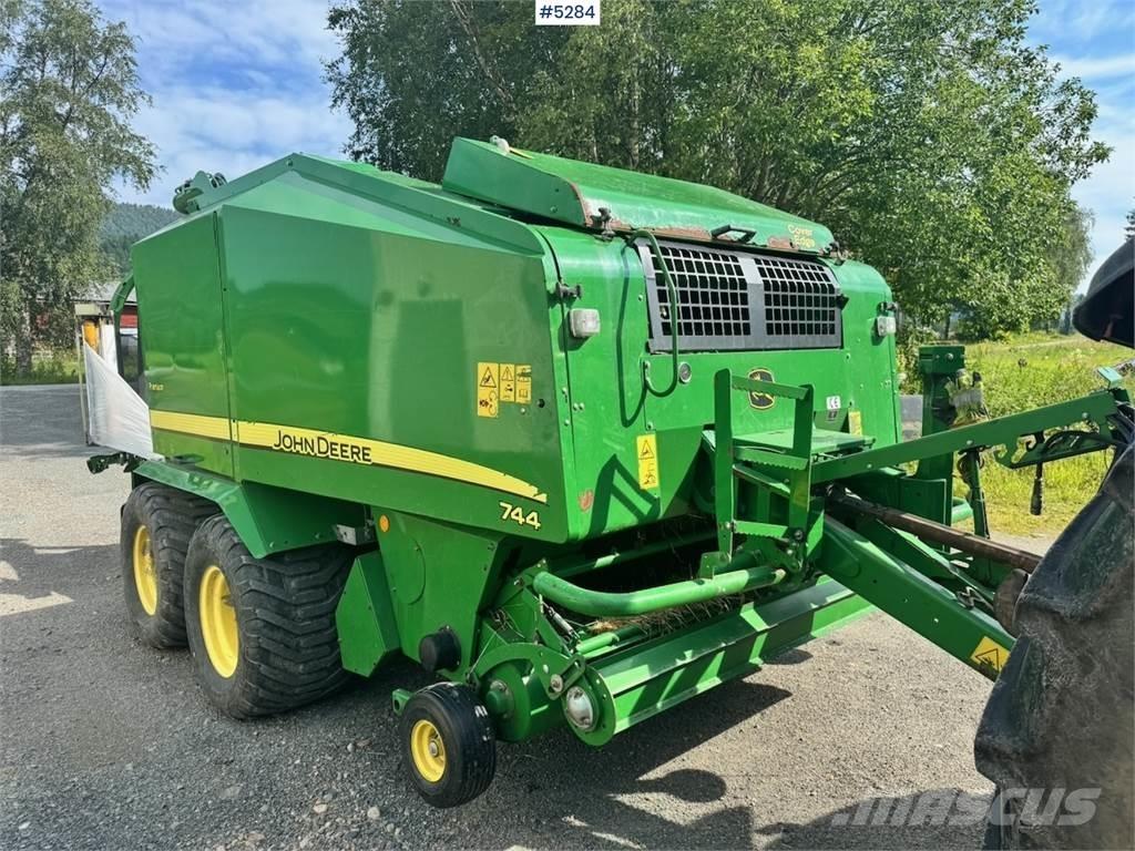 John Deere 744 Cita ražas novākšanas tehnika
