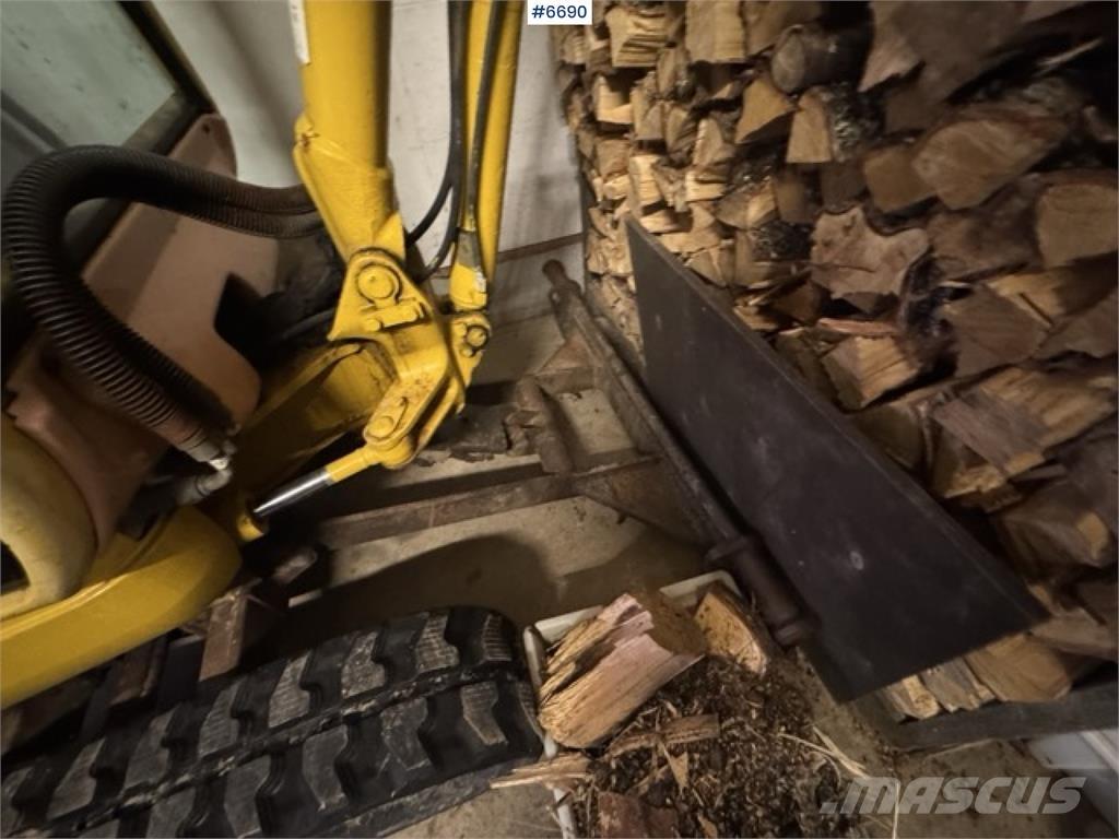 Komatsu PC15R Kāpurķēžu ekskavatori