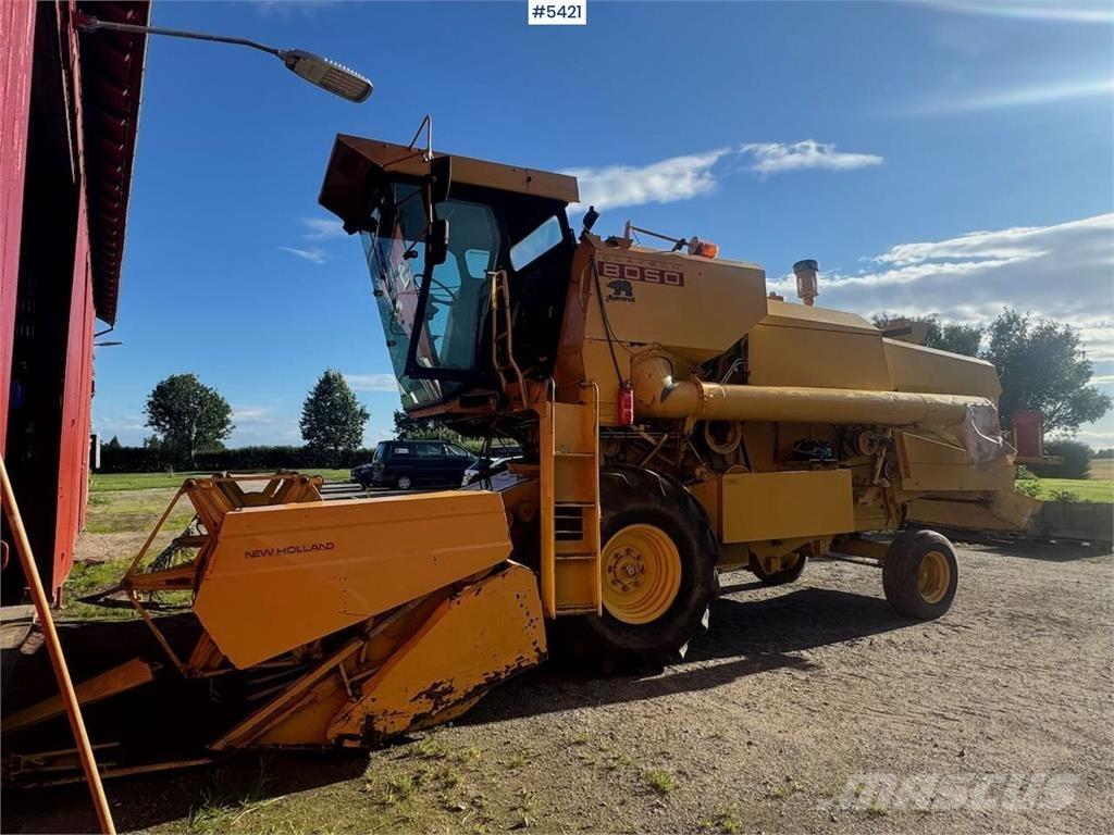 New Holland 8050 Ražas novākšanas kombaini