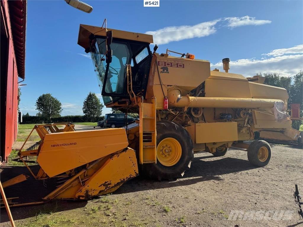New Holland 8050 Ražas novākšanas kombaini
