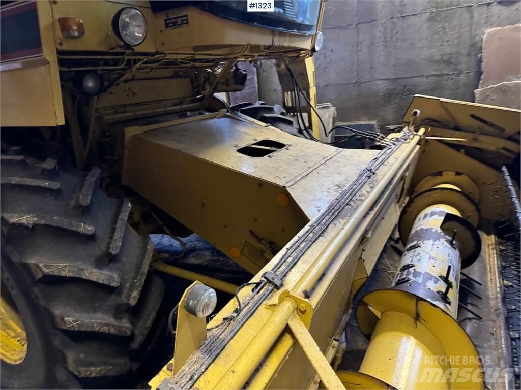 New Holland TC52 Ražas novākšanas kombaini