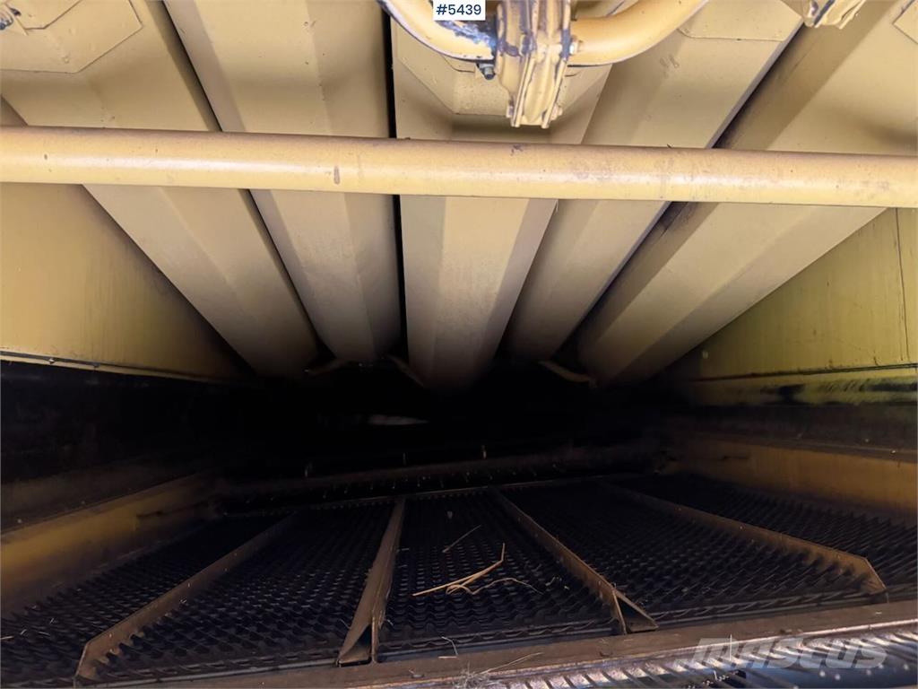 New Holland TX65 Ražas novākšanas kombaini