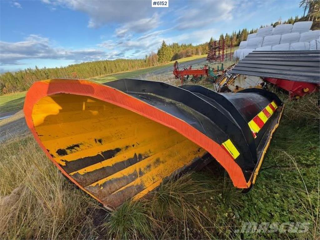  Øveraasen 2651 Sniega naži un tīrītāji