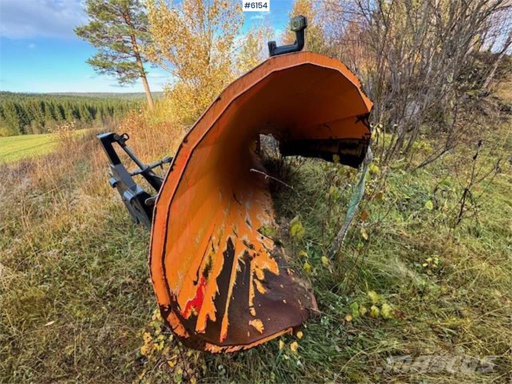  Øveraasen D2285 B Sniega naži un tīrītāji