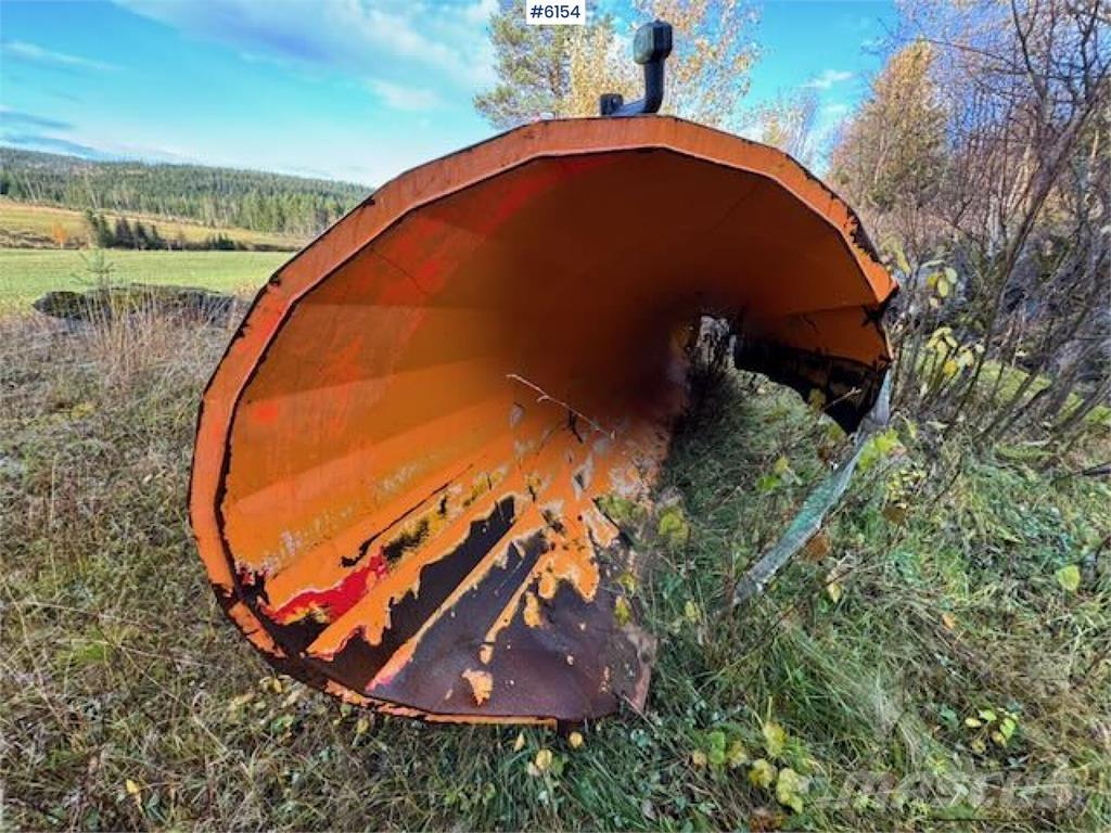  Øveraasen D2285 B Sniega naži un tīrītāji