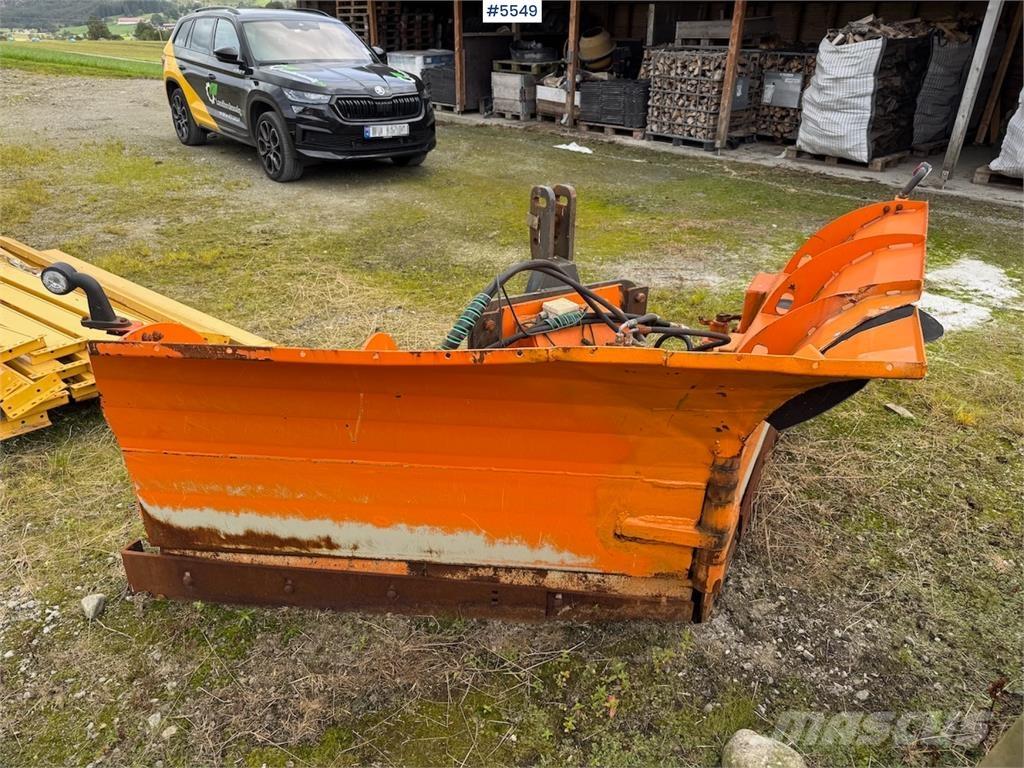 Padagas SSVL 32 Sniega naži un tīrītāji